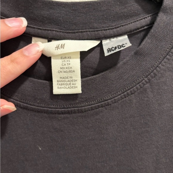 H+M Graphic Tee, AC/DC Back in Black Tour Shirt, size XS - Picture 2 of 5